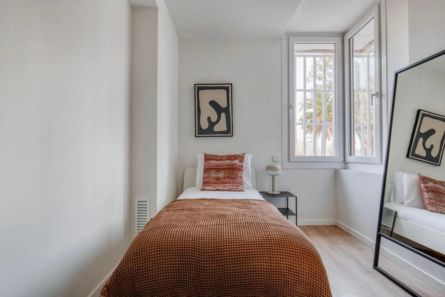Apartment Ferienwohnung Blueground Sarria Doorman Newly Renovated Bcn-119 Barcelona
